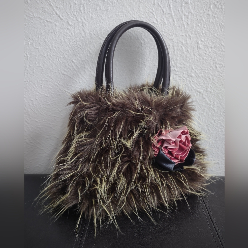 Vintage Y2K Gioe Brown Shaggy Faux Fur Top Handle Small Handbag with Pink Flower - Picture 3 of 9